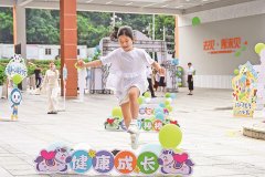<b>学校委托福建教育学院对全体教师开展系</b>